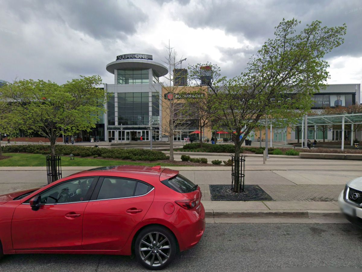 Peel police officer docked 15 days’ pay after leaving loaded gun in mall change room